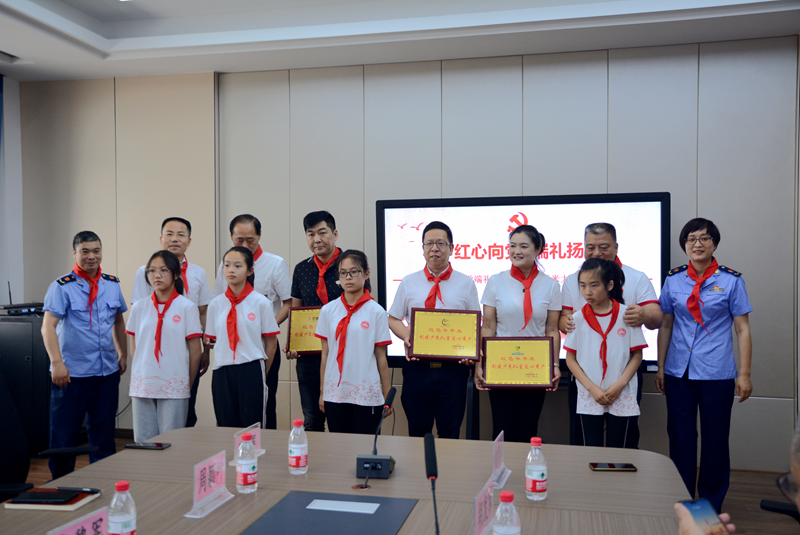 龍游建材城助力打造的縣實驗小學(xué)&ldquo;紅色半平米紅領(lǐng)巾大隊部&rdquo;正式啟用