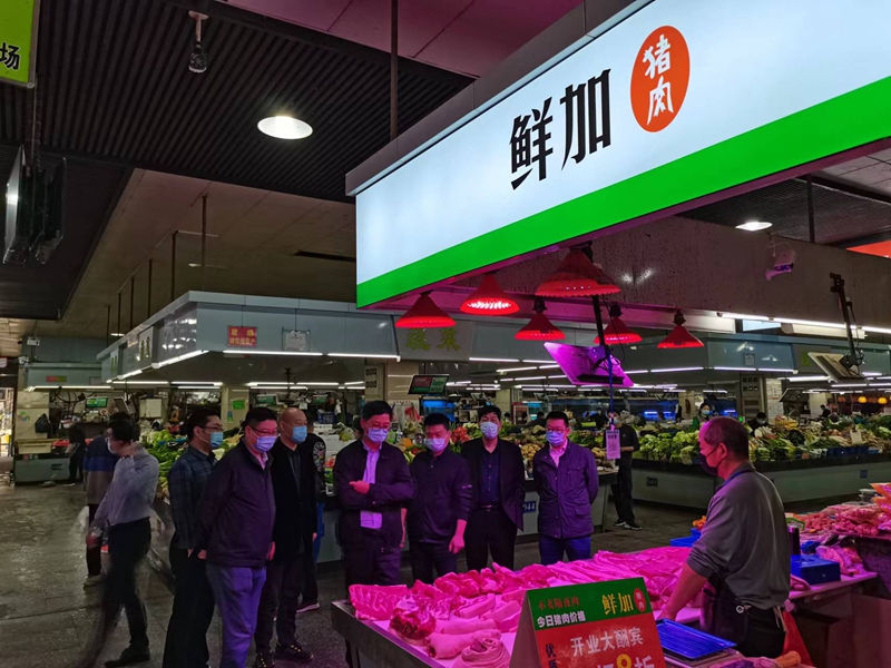 1651744141626271.jpg 輕紡城市場(chǎng)視察自營豬肉零售點(diǎn)(1)_副本.jpg
