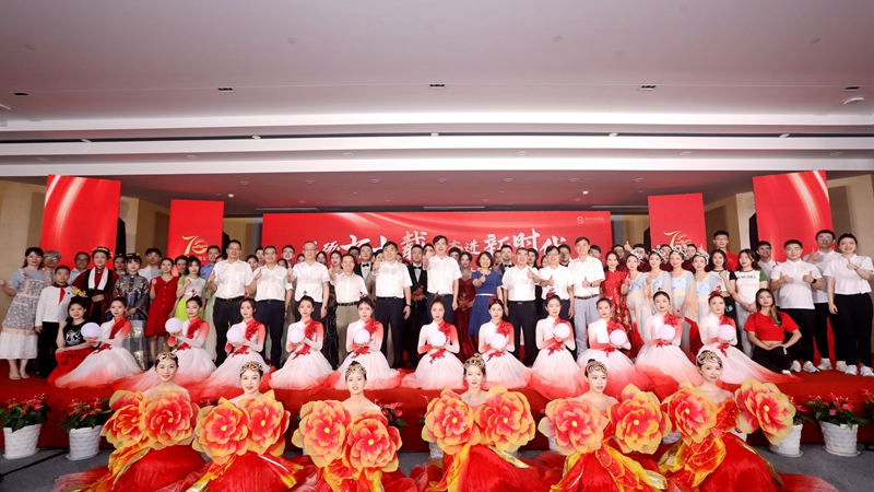 1661821932994799.jpg 0大合影_副本.jpg