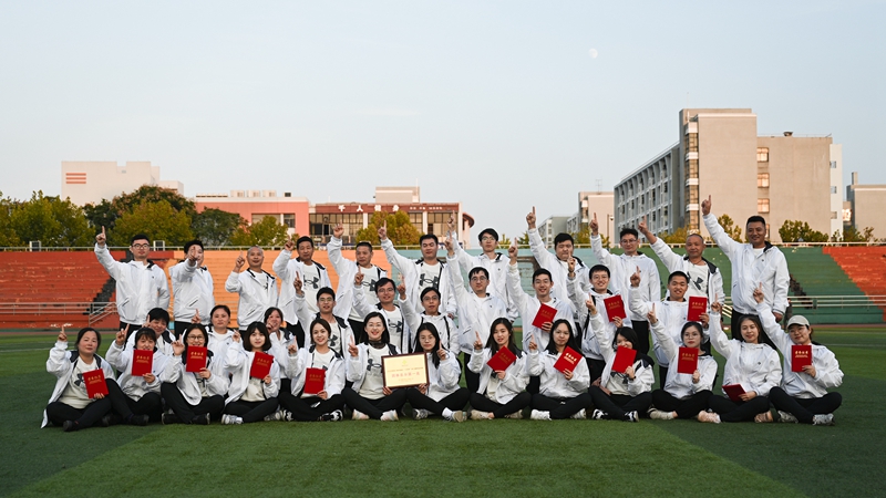 1670565450731745.jpg 2、合影2_副本.jpg