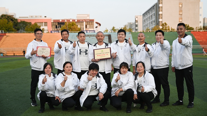 1670566377723505.jpg 3、拔河比賽勇奪第一_副本.jpg