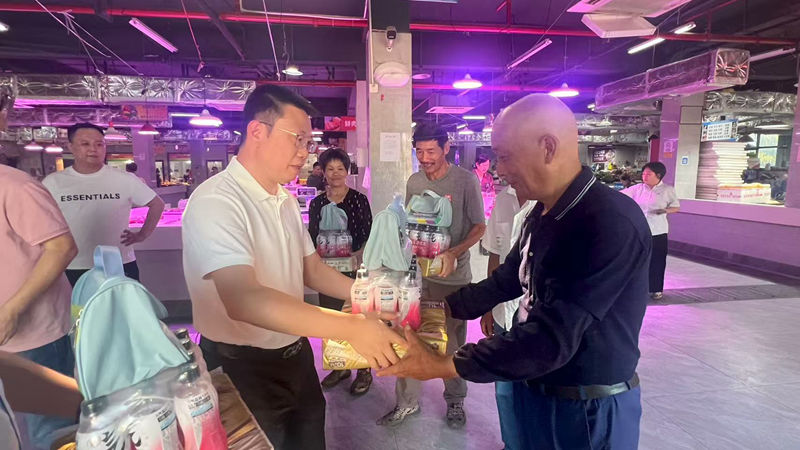 浙農(nóng)市集開(kāi)展&ldquo;夏日送清涼&rdquo;慰問(wèn)活動(dòng)